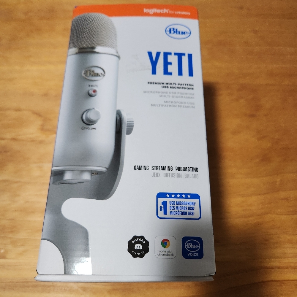 Blue Yeti USB Microphone in Silver